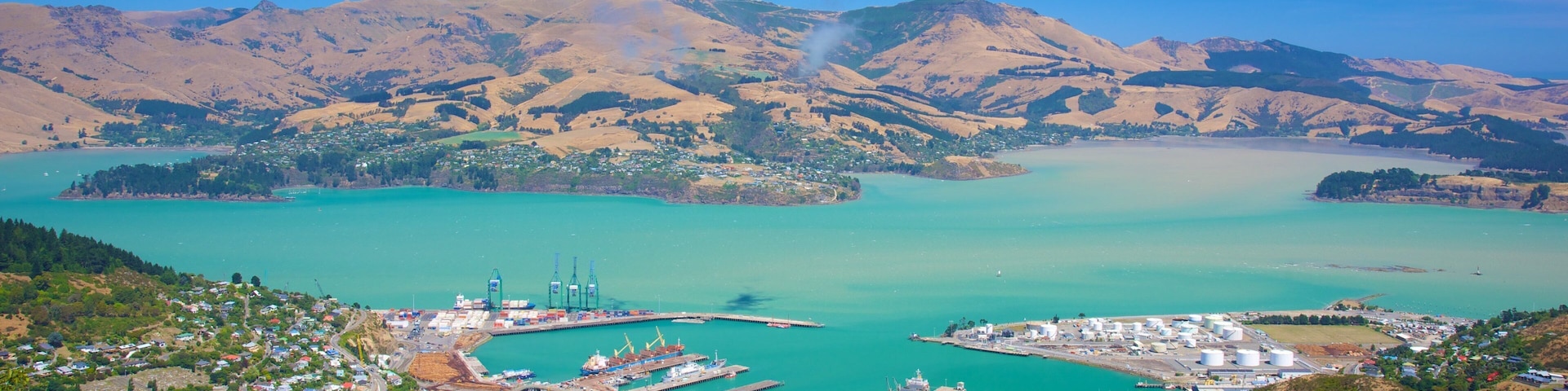 Mount Cavendish showing a coastal town, a marina and general coastal views