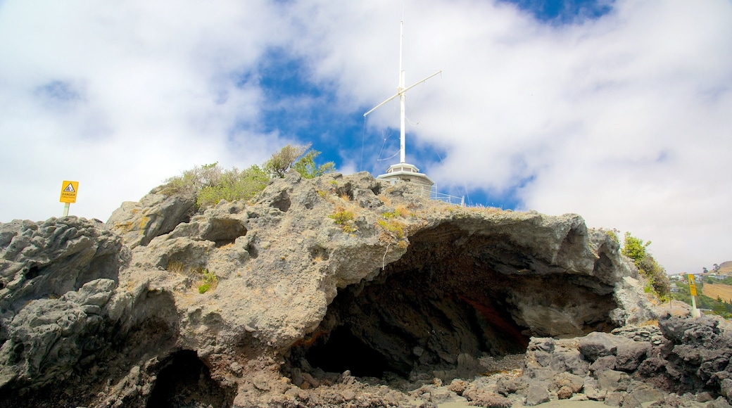 Cave Rock mit einem Höhlen