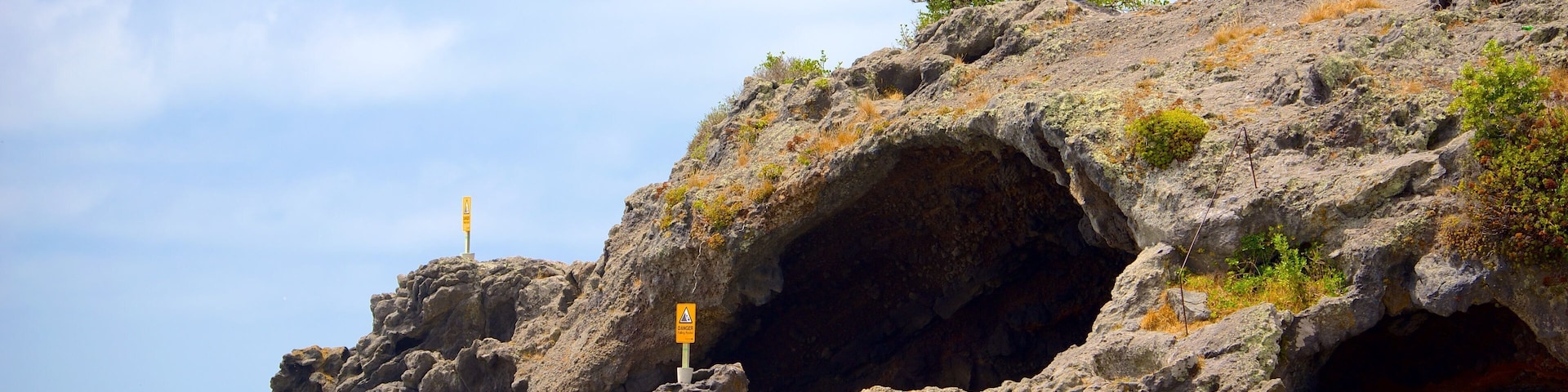 海岸石洞 呈现出 洞穴