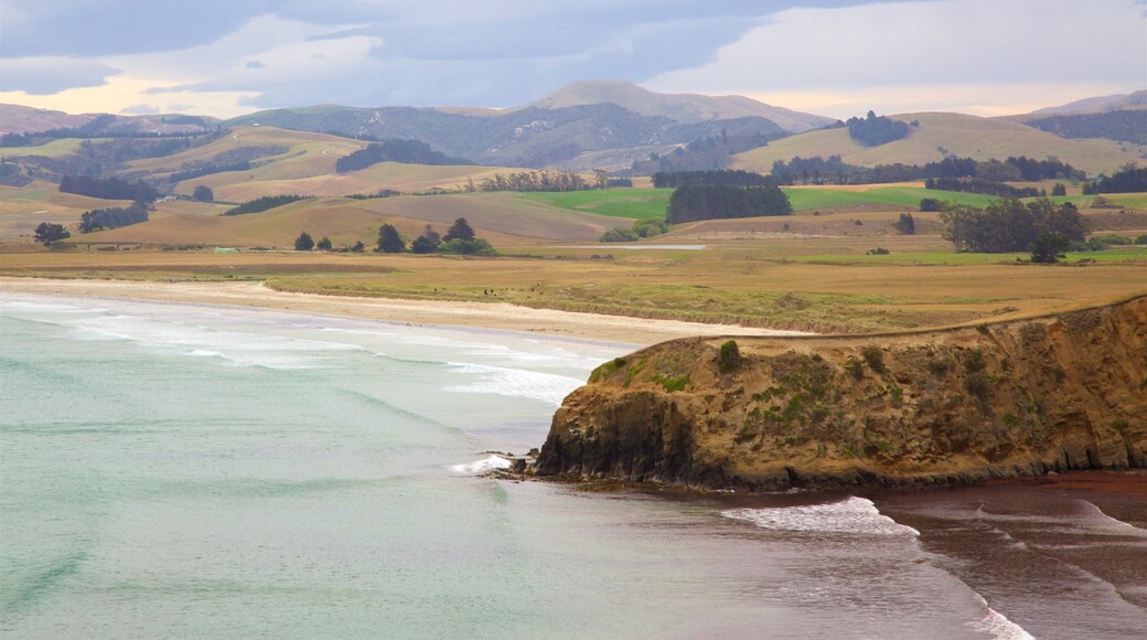 莫埃拉基燈塔 呈现出 海灣或海港, 沙灘 和 寧靜風景
