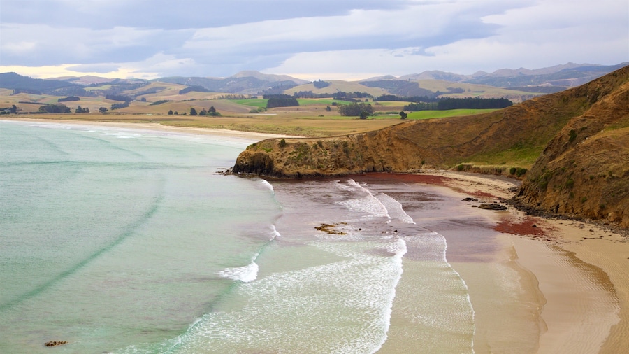 Moeraki Lighthouse showing general coastal views, waves and tranquil scenes