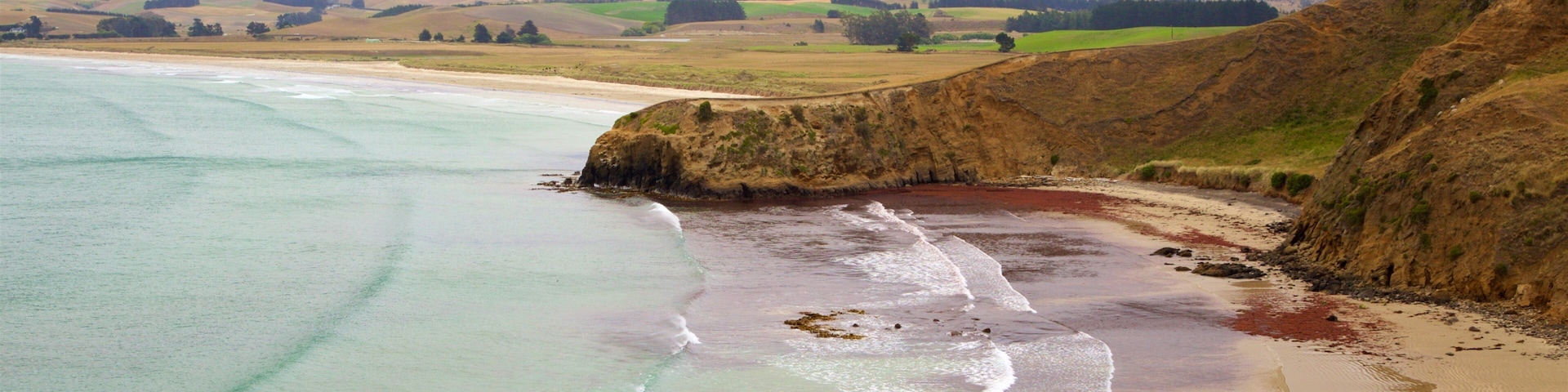 Moeraki Lighthouse showing general coastal views, waves and tranquil scenes