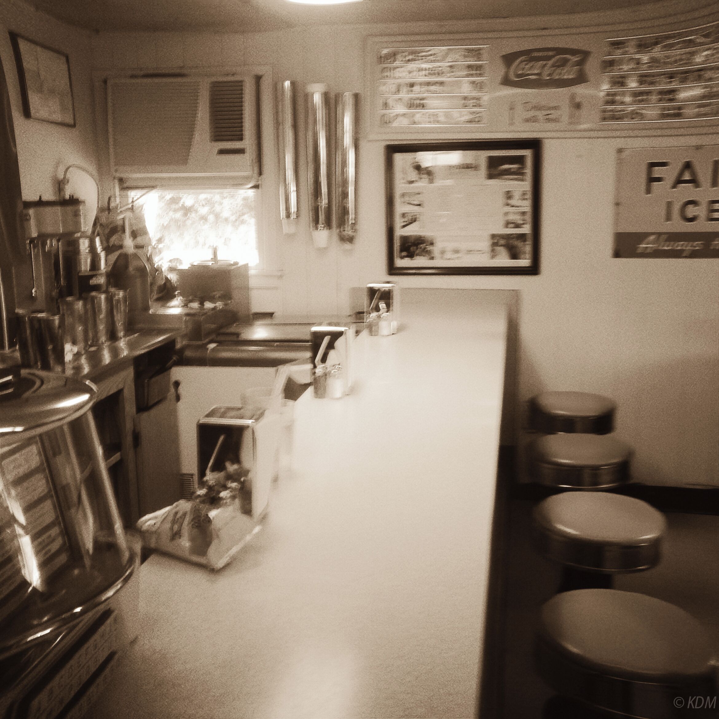 If you're passing through Marinette, Wisconsin this little diner has the best burgers in the area! A true gem!