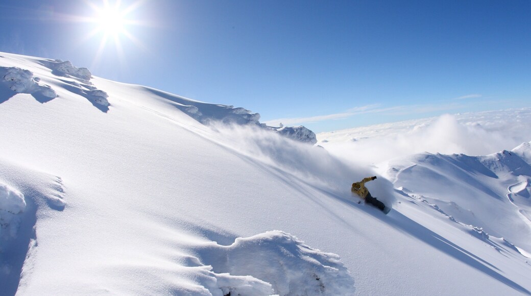 Mount Hutt Skifield featuring snow and snow boarding