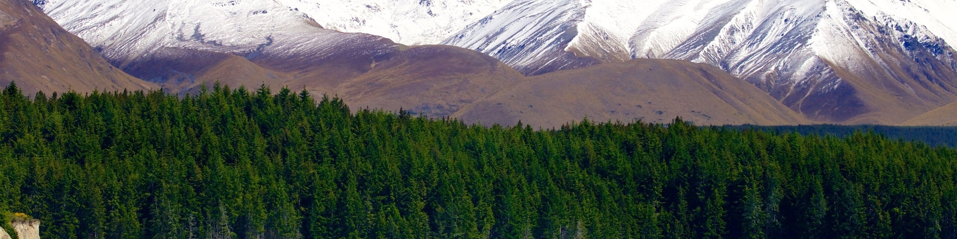 Lake Pukaki welches beinhaltet Berge, See oder Wasserstelle und Schnee