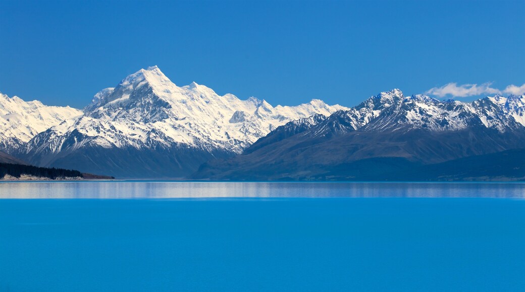 Lake Pukaki which includes mountains, snow and a lake or waterhole
