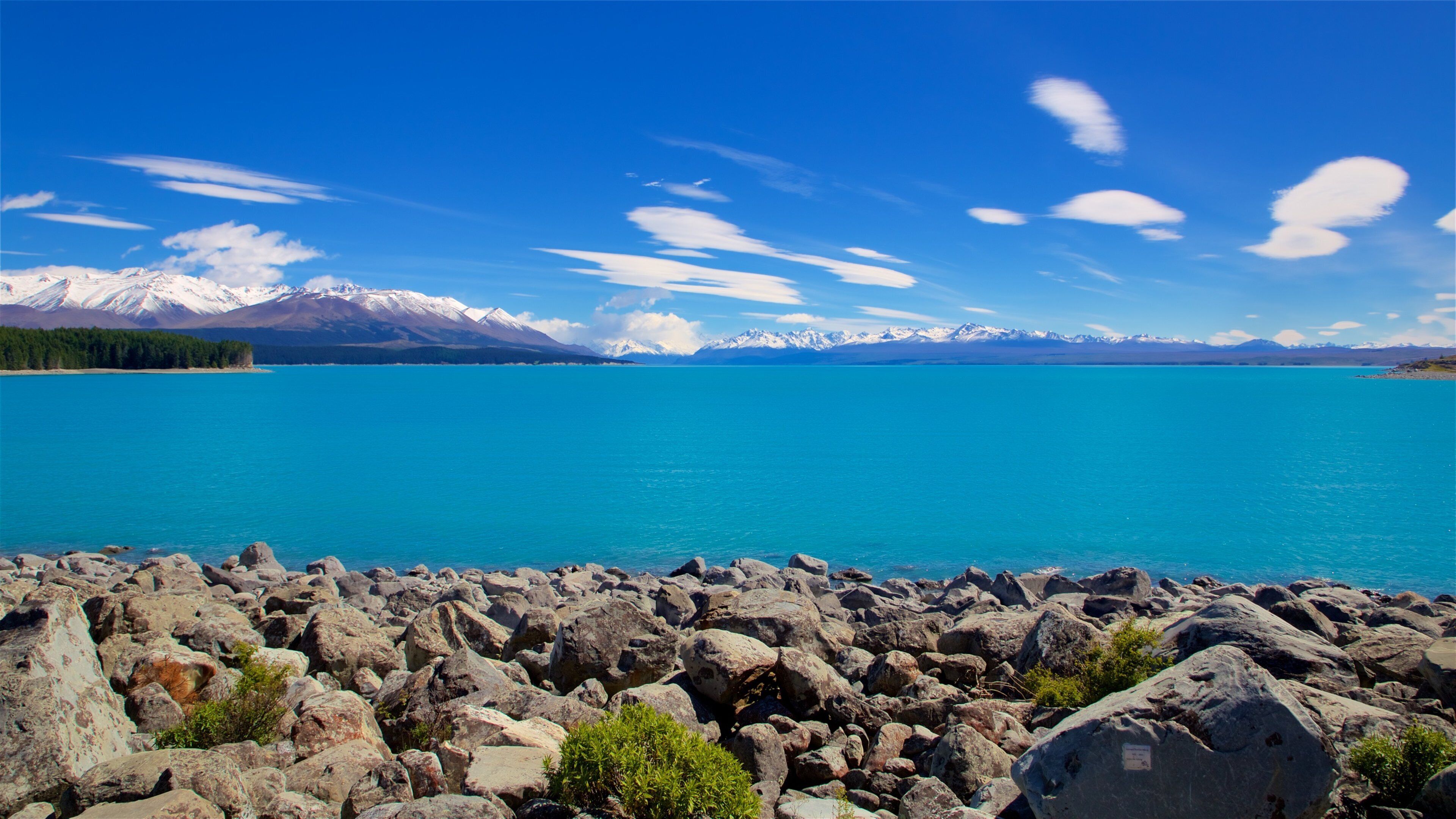 Lac Pukaki montrant lac ou étang