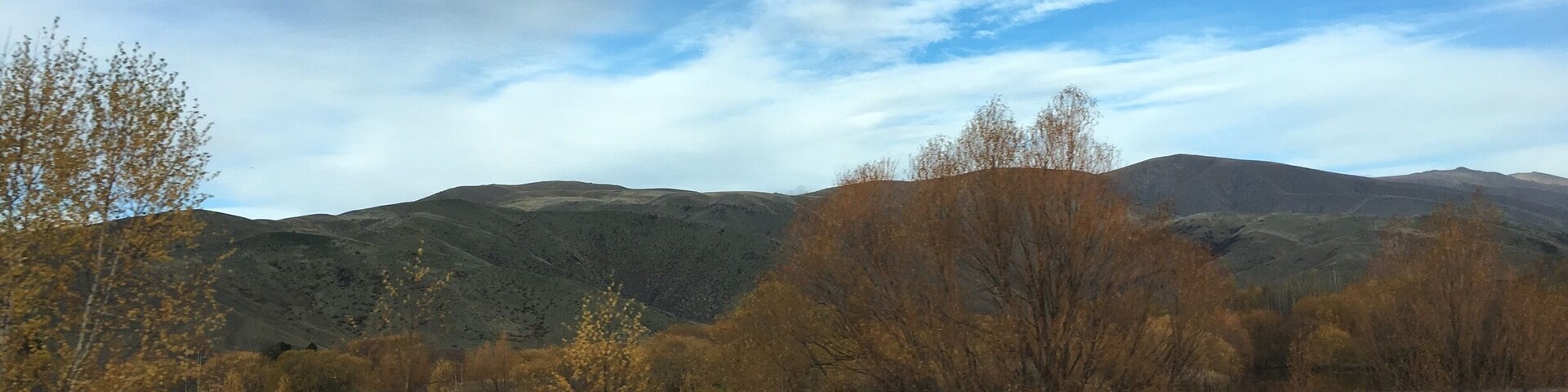 As you drive by Twizel you can get a look at this fabulous lake with beautiful fall colors