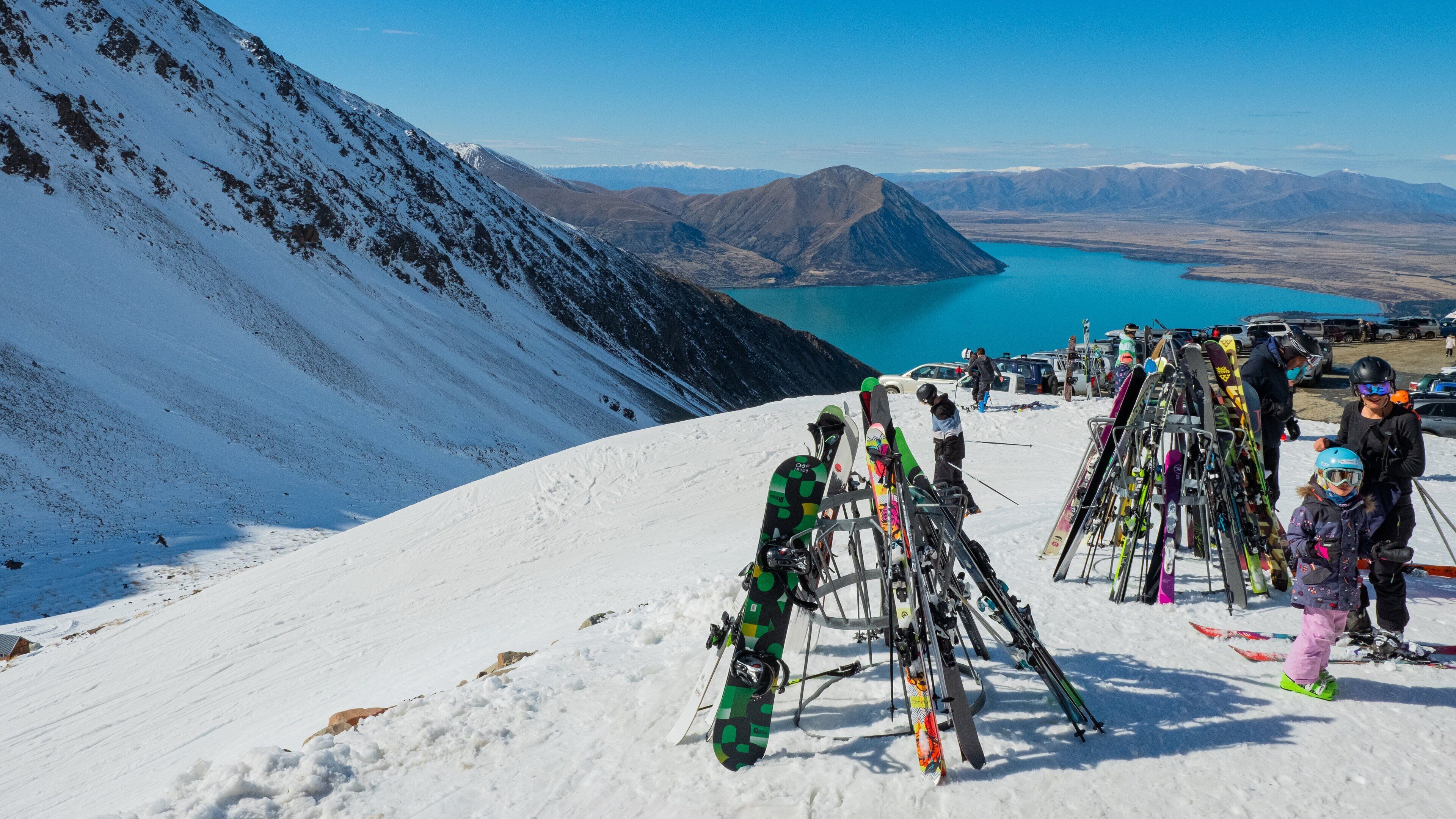 Ohau Skifield featuring snow, mountains and snow skiing