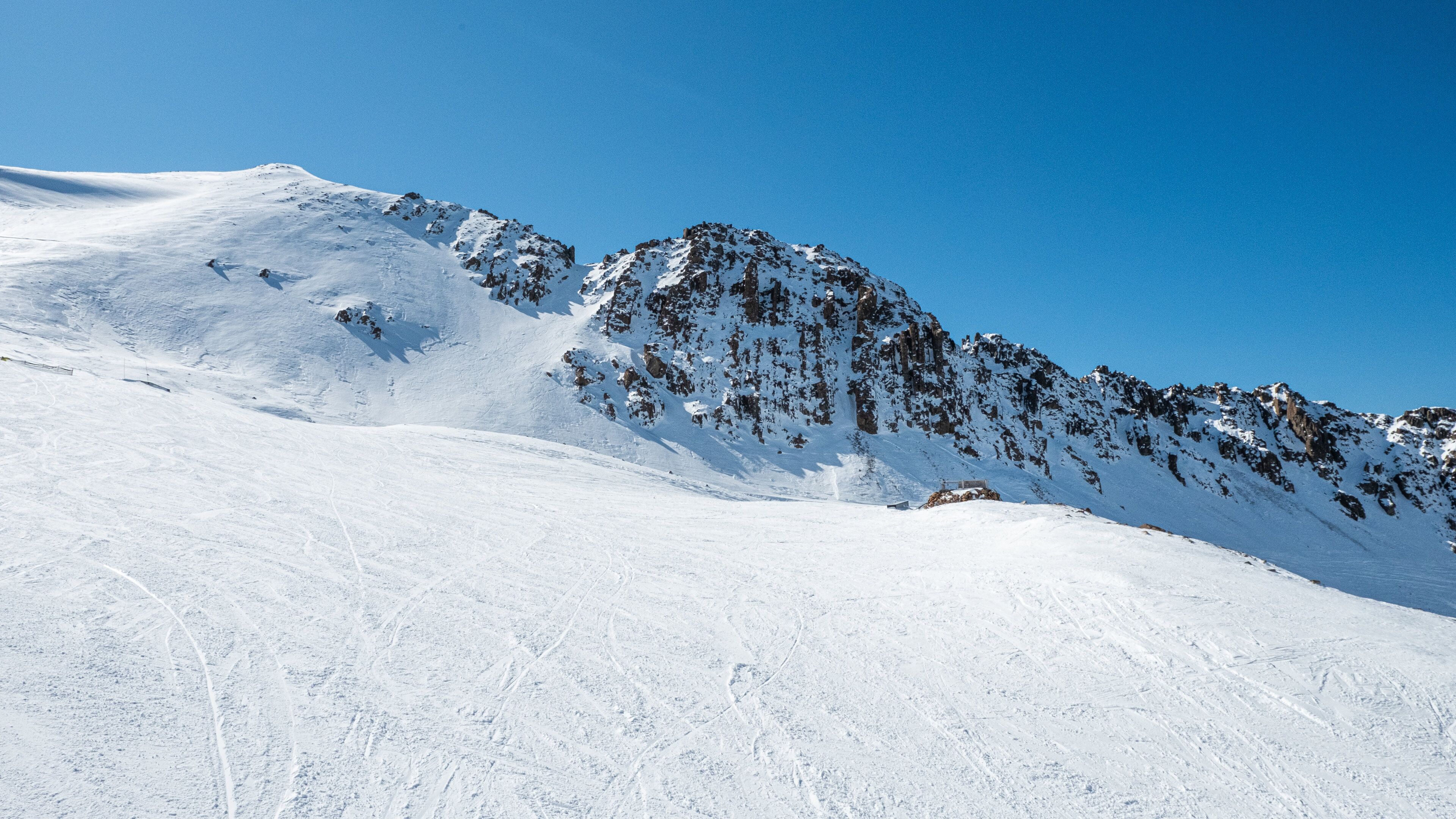 Ohau Skifield showing mountains and snow