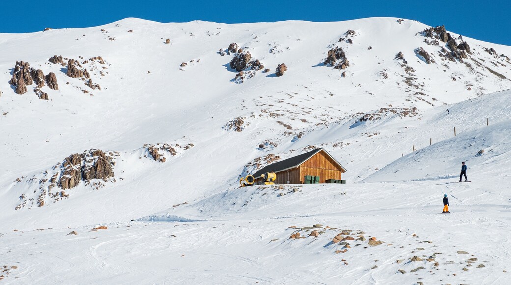 Ohau Skifield showing snow and mountains