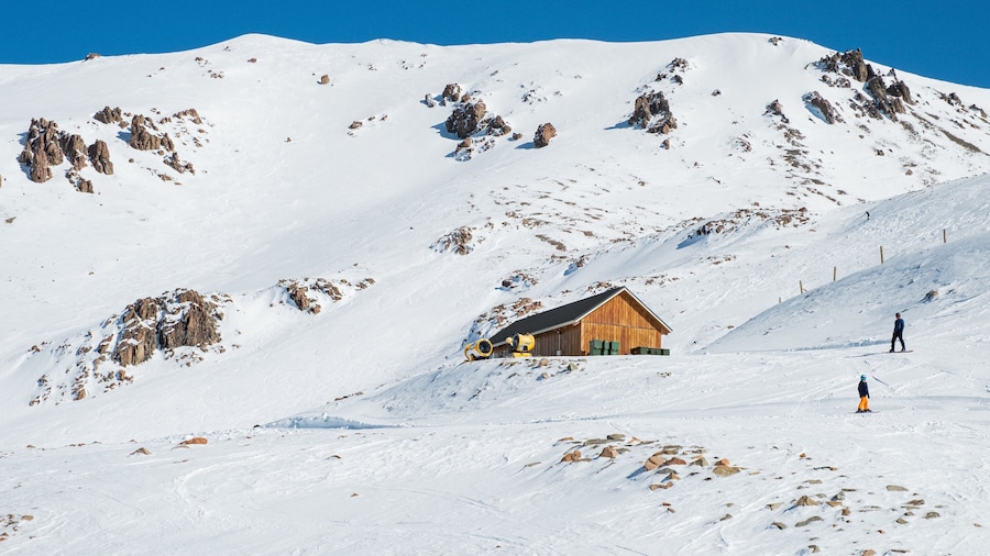 Ohau Skifield showing snow and mountains