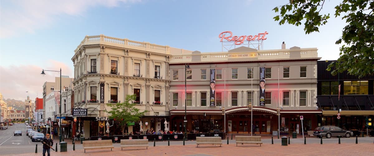 Regent Theatre which includes theater scenes, outdoor eating and heritage architecture