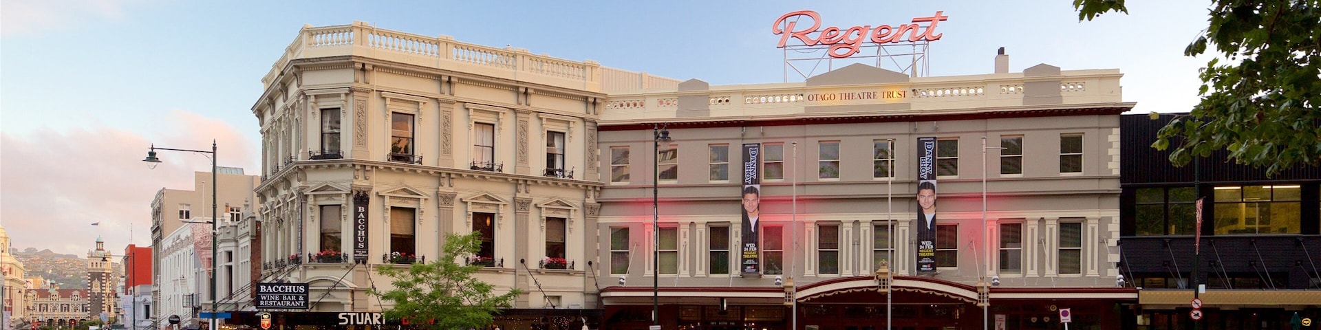 Regent Theatre which includes theater scenes, outdoor eating and heritage architecture