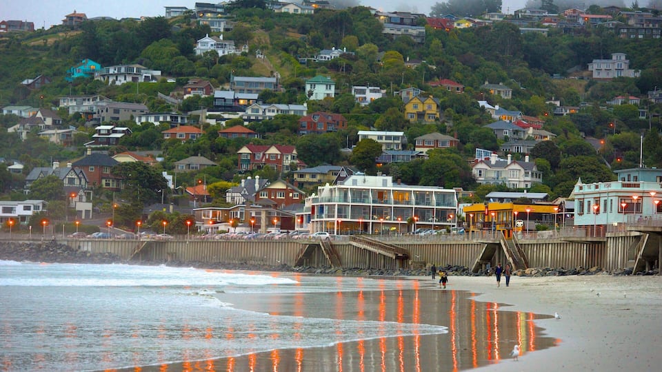 St. Clair Beach welches beinhaltet Strand und Küstenort