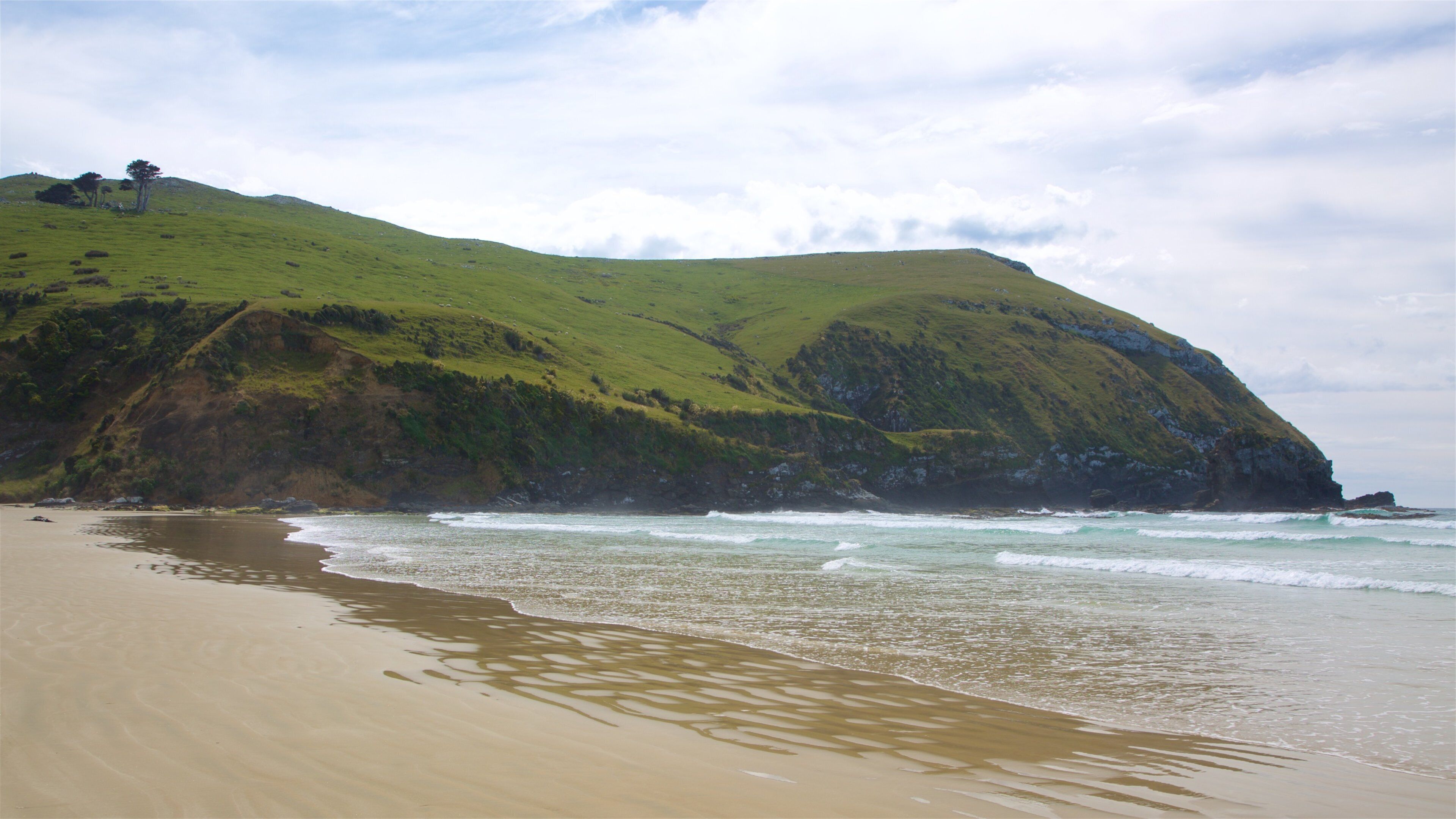 Cannibal Bay Beach which includes a beach, surf and rugged coastline