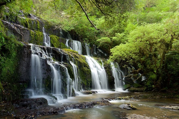 プラカウヌイ滝 どの含み 森林の風景, 滝 と 河あるいは小川