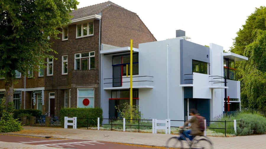Rietveld Schroder House showing street scenes