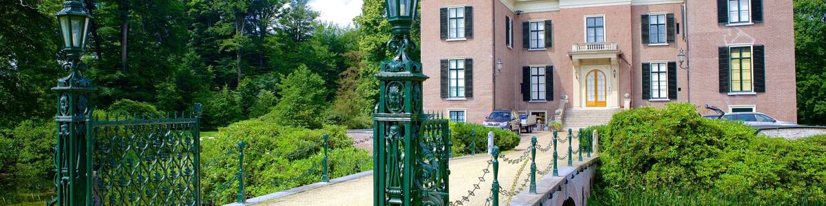 Kasteel Huis Doorn featuring a garden, heritage elements and a house