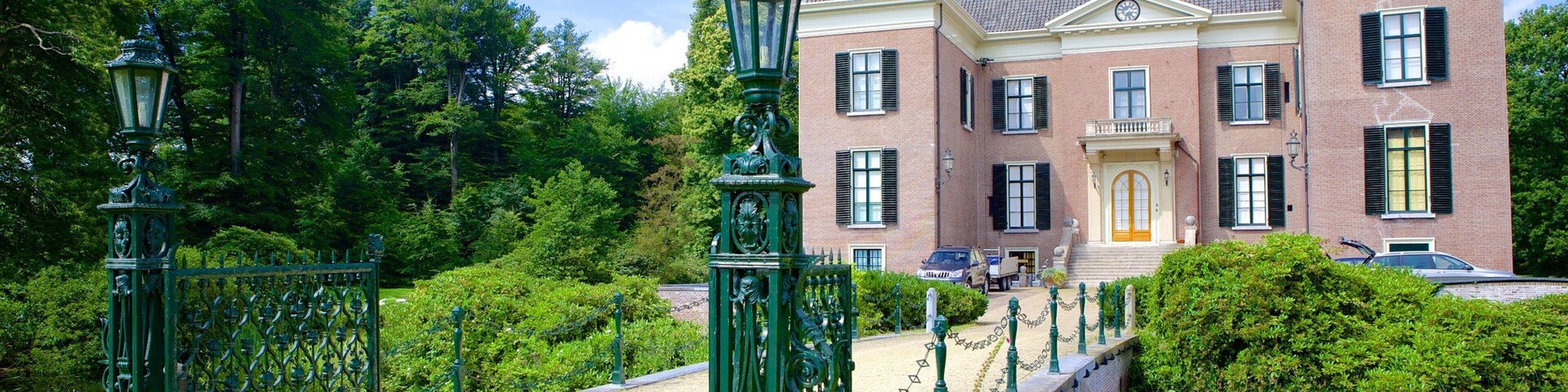 Kasteel Huis Doorn showing heritage elements, a house and a park