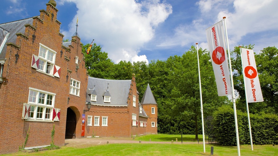 Kasteel Huis Doorn which includes a house and heritage elements