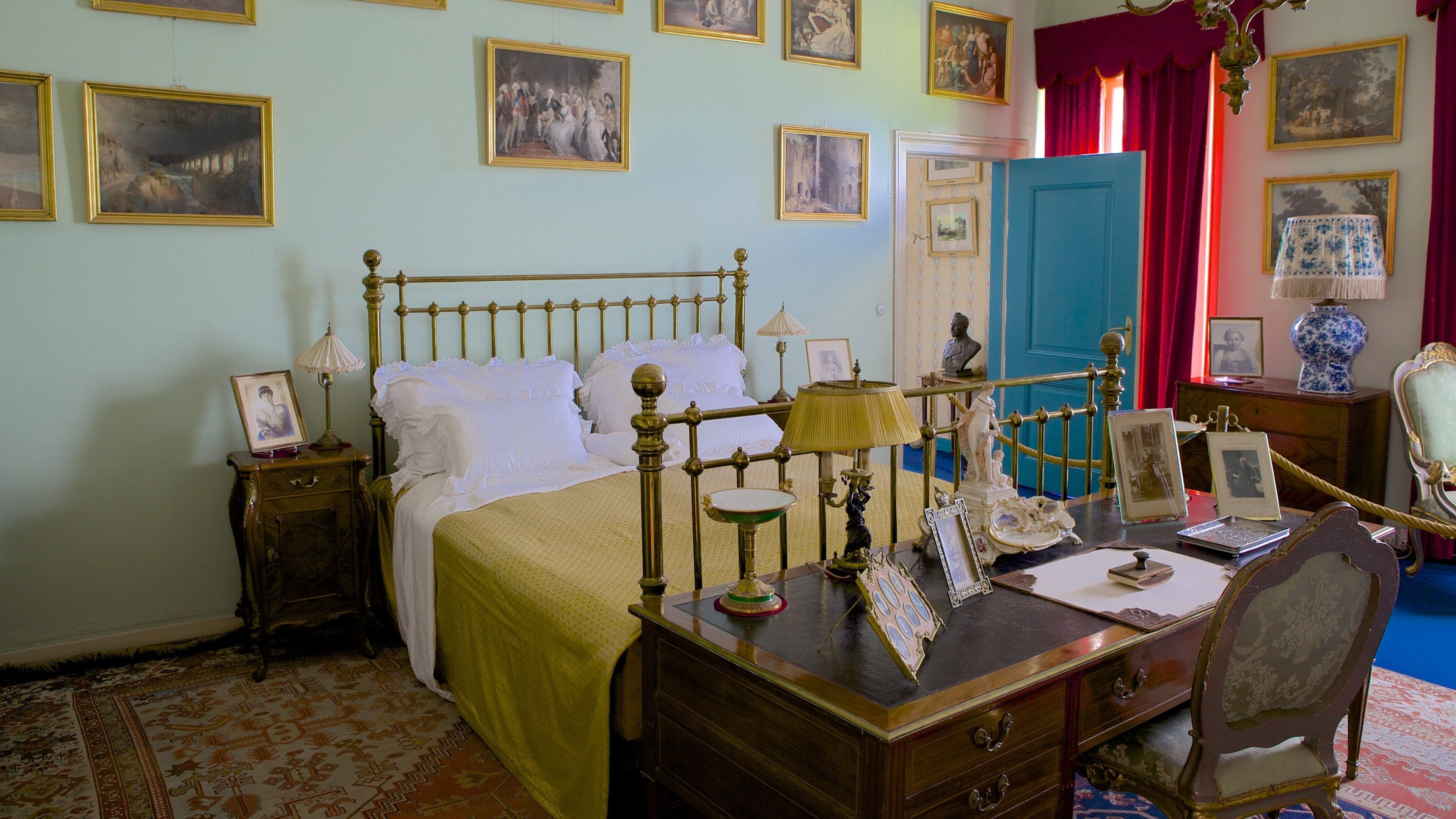 Kasteel Huis Doorn showing interior views, a house and heritage elements