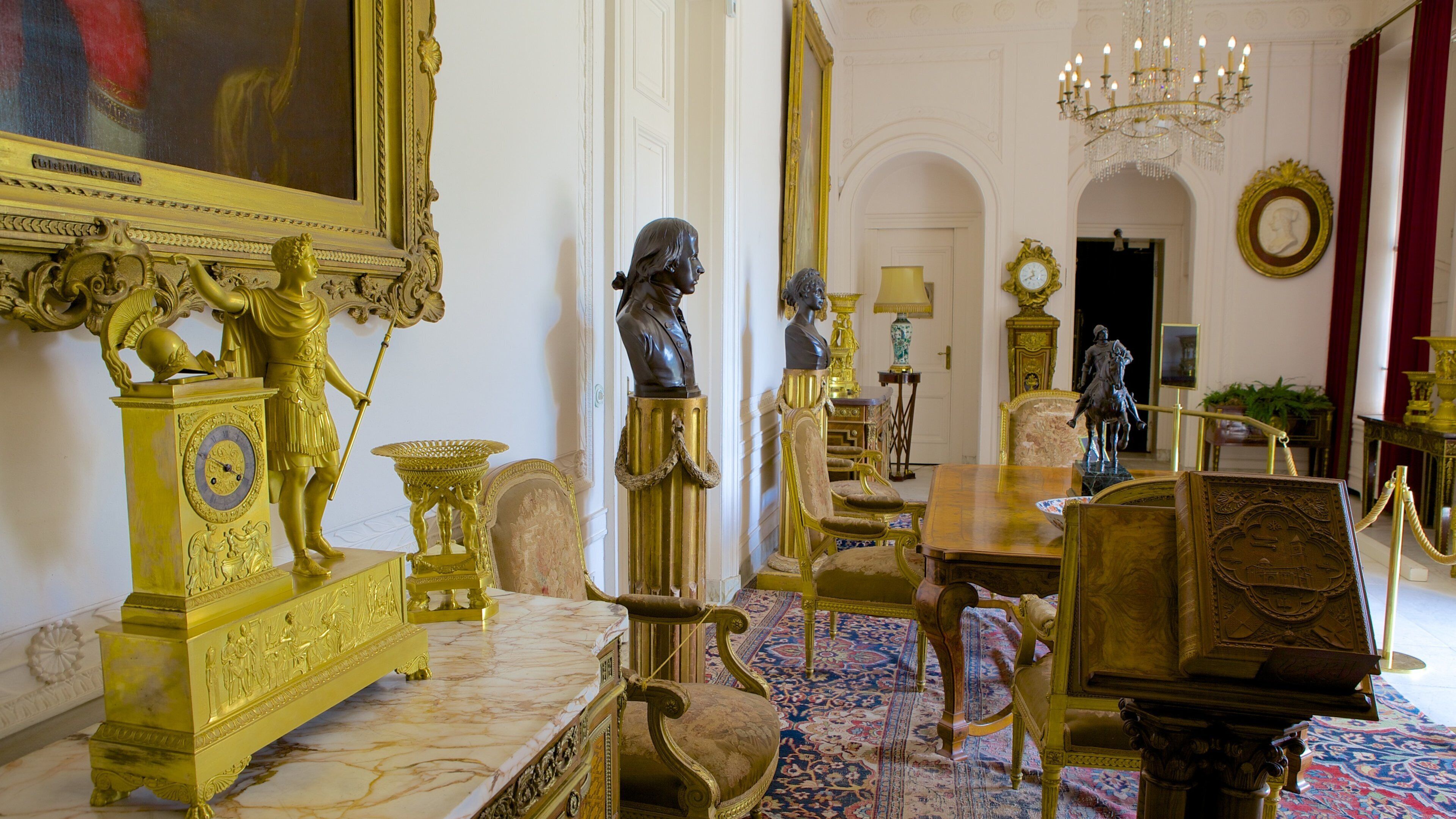 Kasteel Huis Doorn featuring interior views, heritage elements and a house