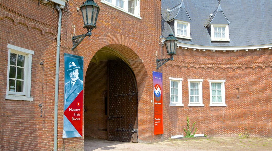 Kasteel Huis Doorn which includes a house and heritage elements