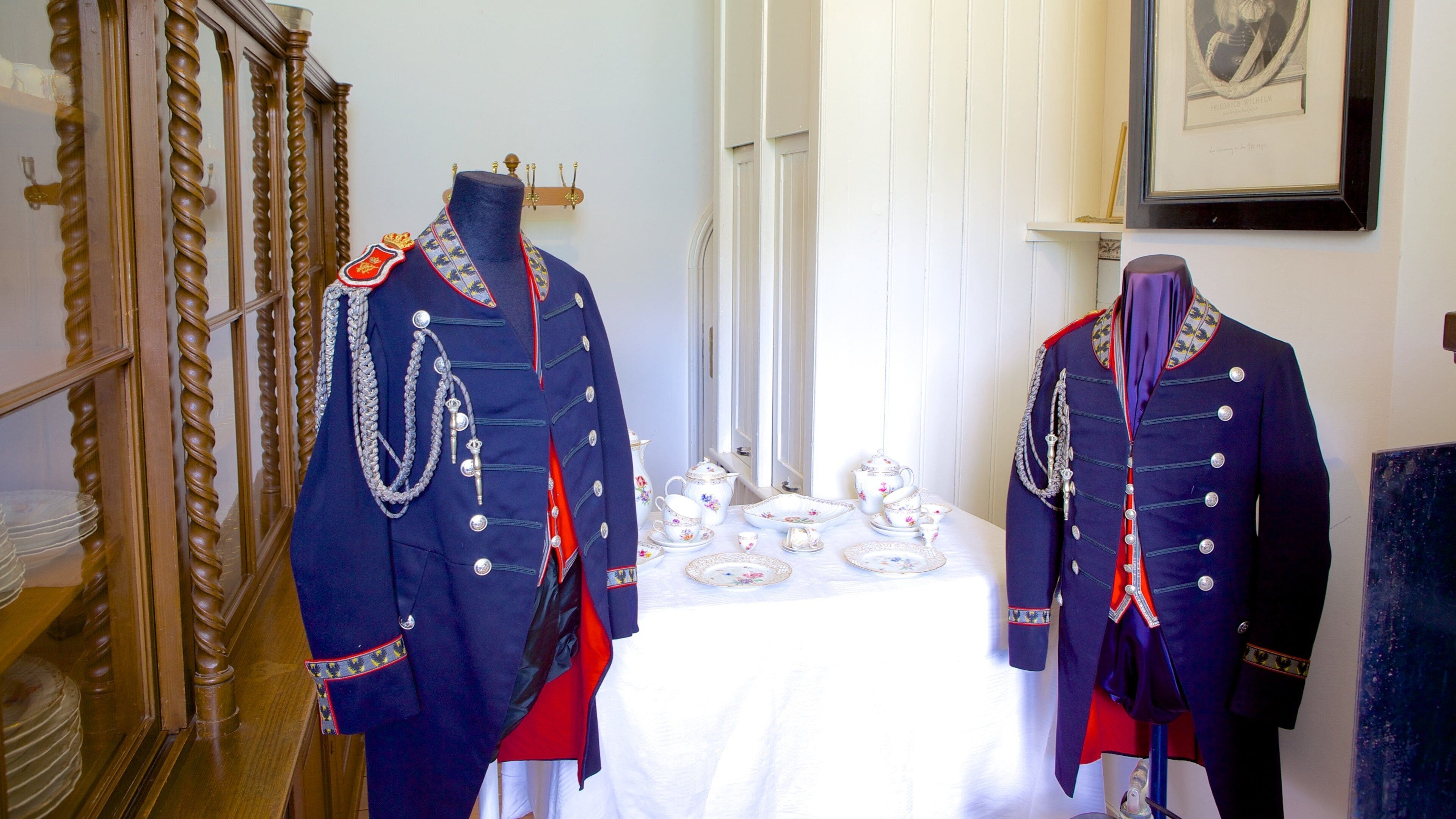 Castello Huis Doorn che include oggetti d\'epoca e vista interna