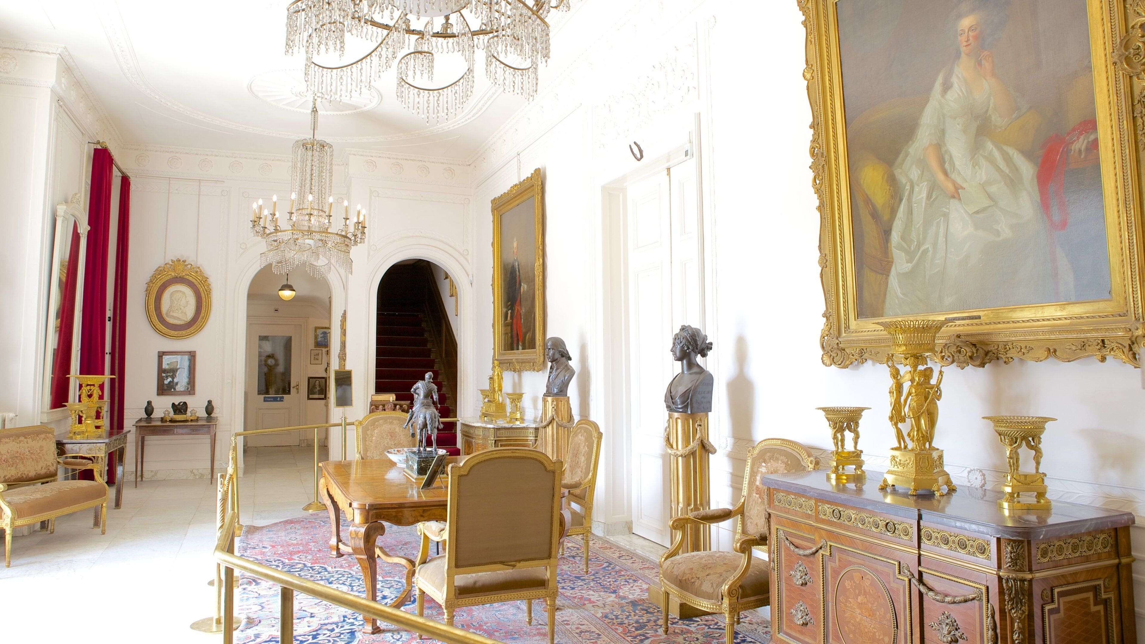 Kasteel Huis Doorn which includes heritage elements, interior views and a house