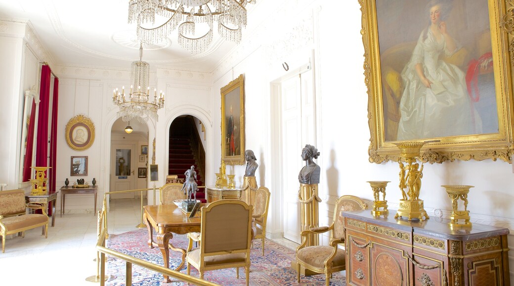 Kasteel Huis Doorn which includes heritage elements, interior views and a house