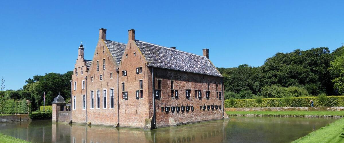 Menkemaborg Uithuizen. Borggracht.
#architecture