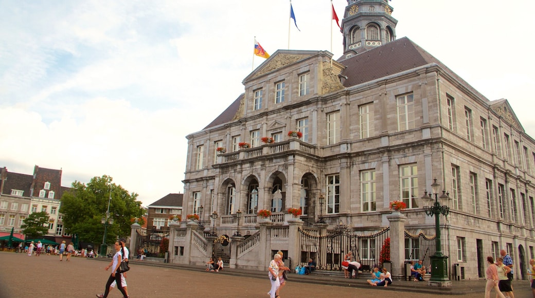 마켓 이 포함 문화유산 건축, 광장 과 문화유산 요소