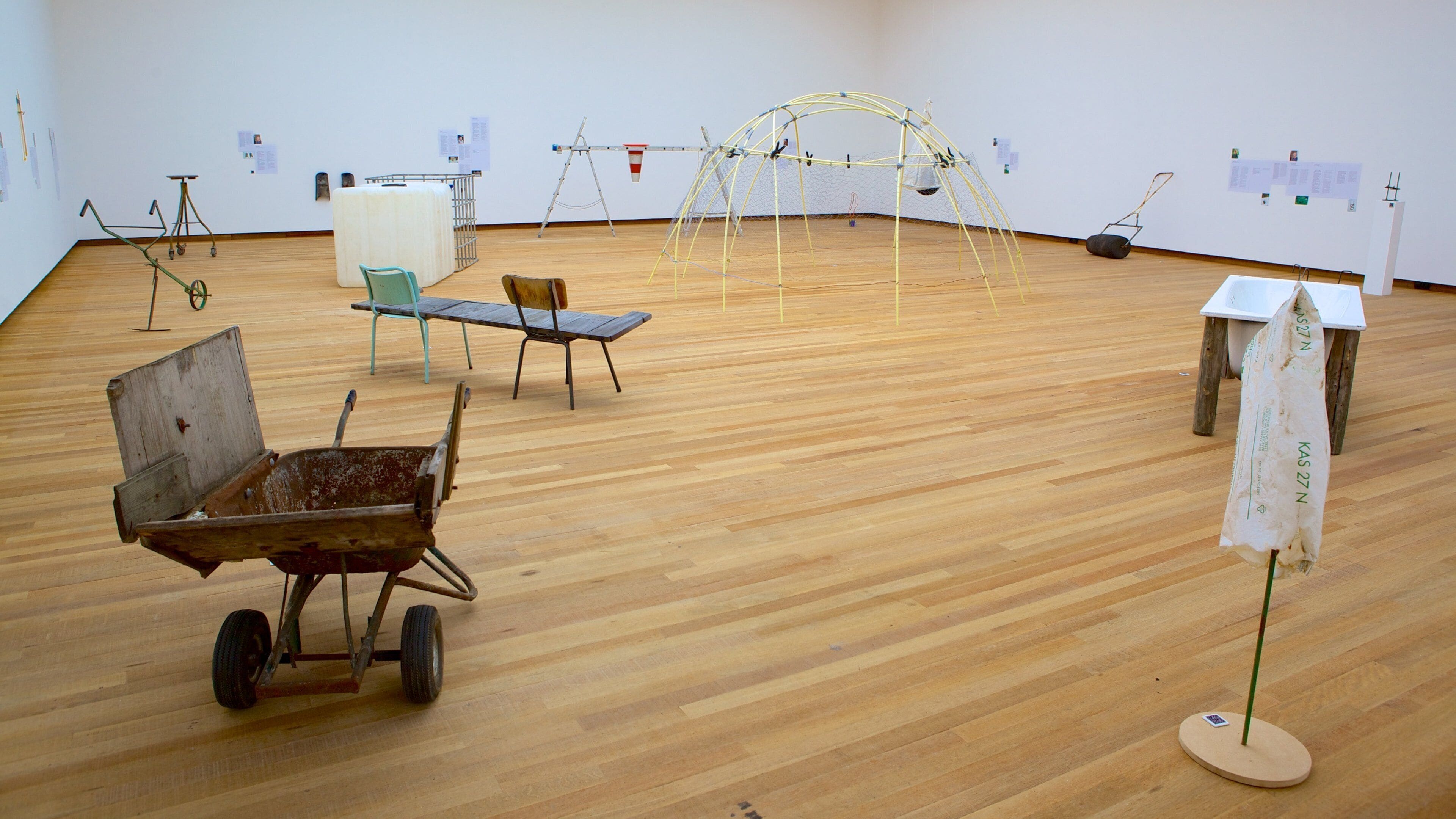 Bonnefanten Museum which includes interior views and art