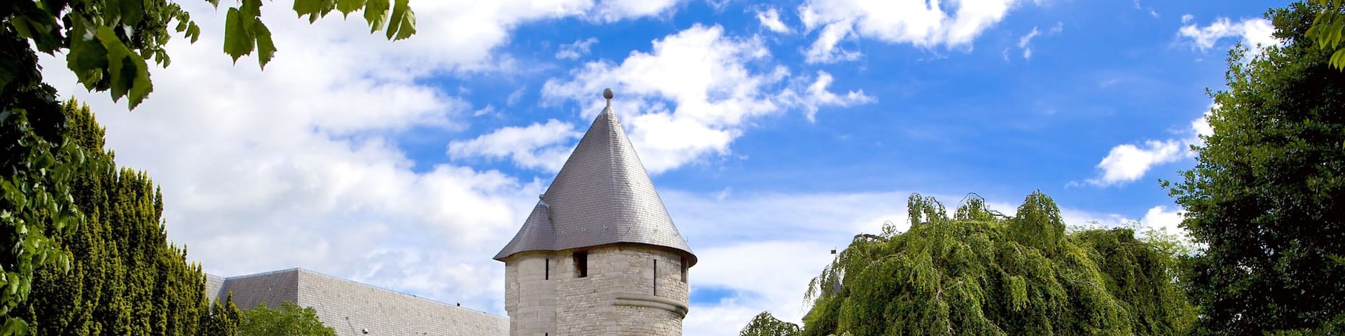 Helpoort which includes a park as well as a couple