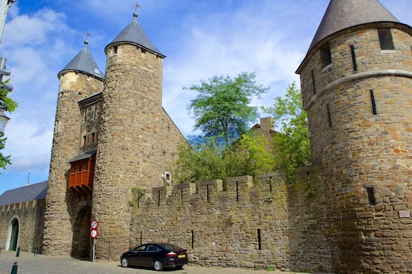 Helpoort featuring street scenes, a castle and heritage elements