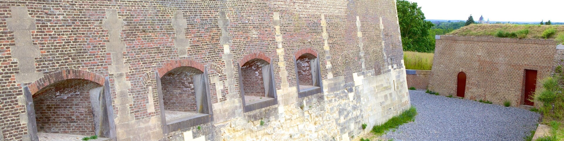 Fort St. Pieter featuring chateau or palace and heritage elements