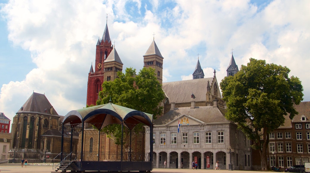 Vrijthof showing heritage architecture and a square or plaza