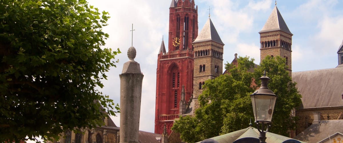 Vrijthof featuring heritage elements, heritage architecture and a church or cathedral
