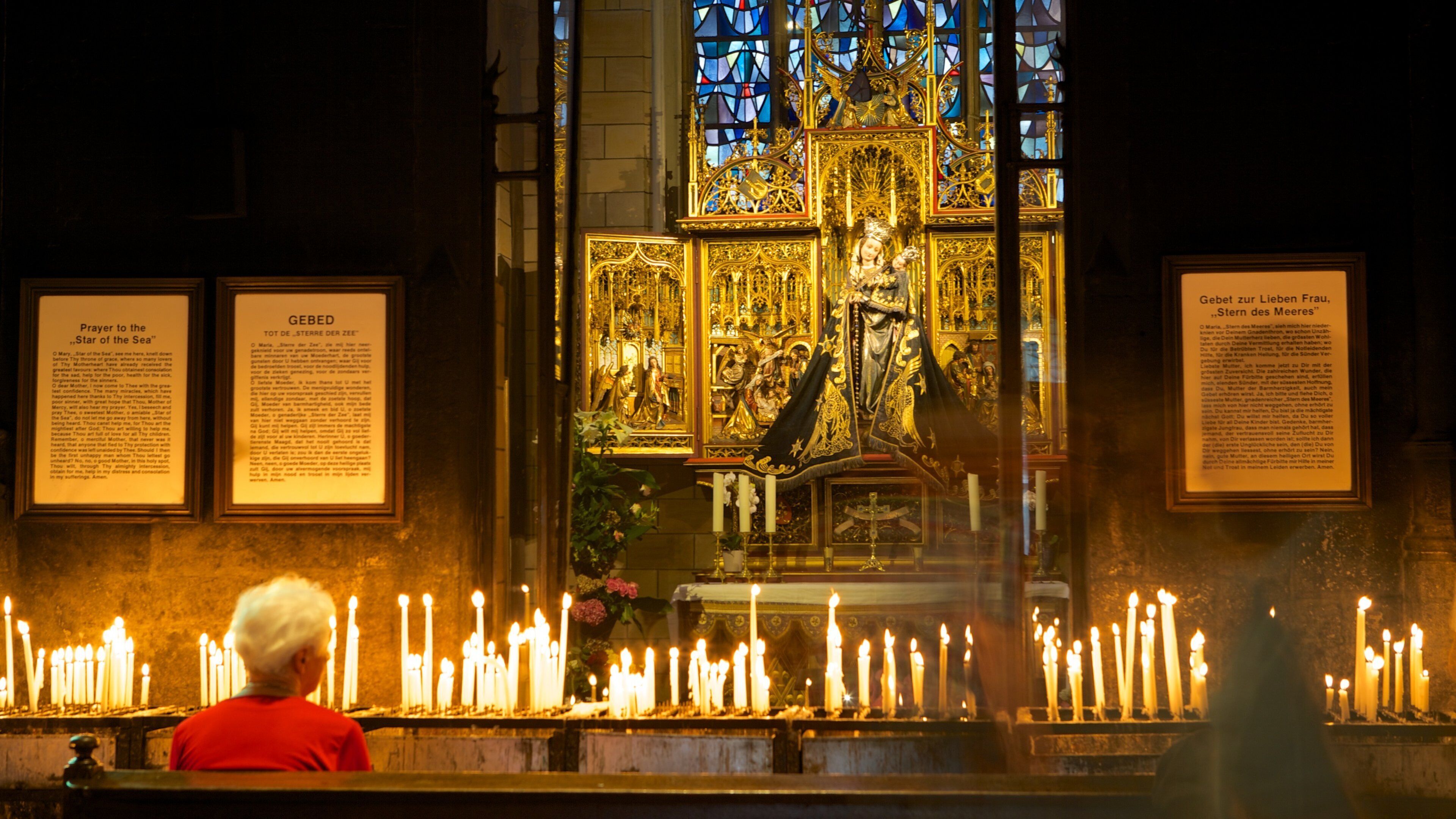 Basílica de Nuestra Señora que incluye vista interna, aspectos religiosos y una iglesia o catedral