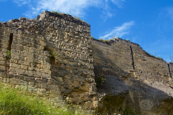 Valkenburg Castle featuring a castle, building ruins and heritage elements