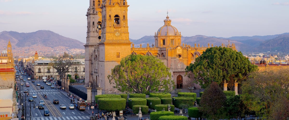 Morelia Cathedral showing a church or cathedral and a city