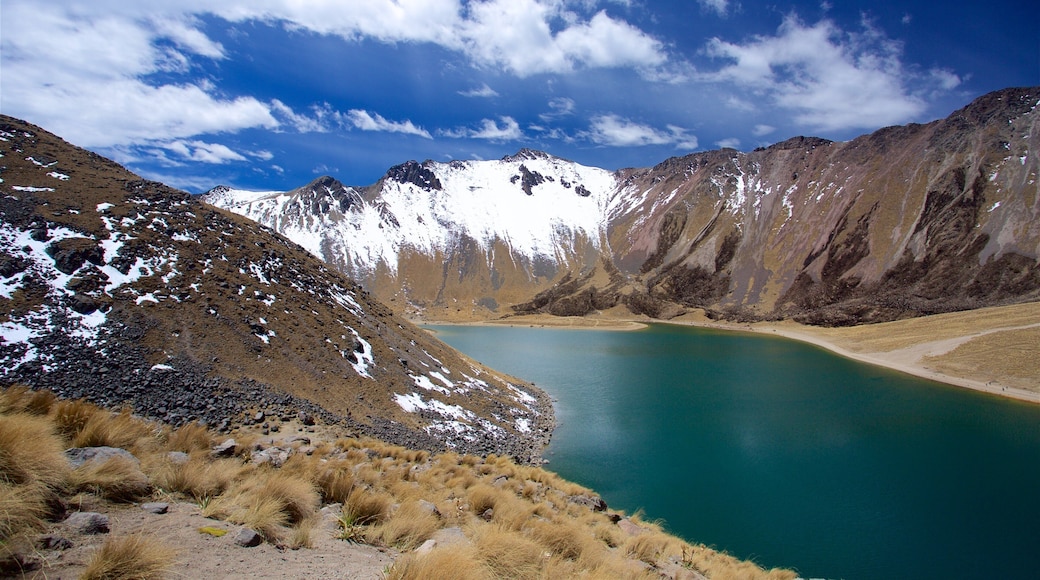 ネバド デ トルカ国立公園 どの含み 湖あるいは泉