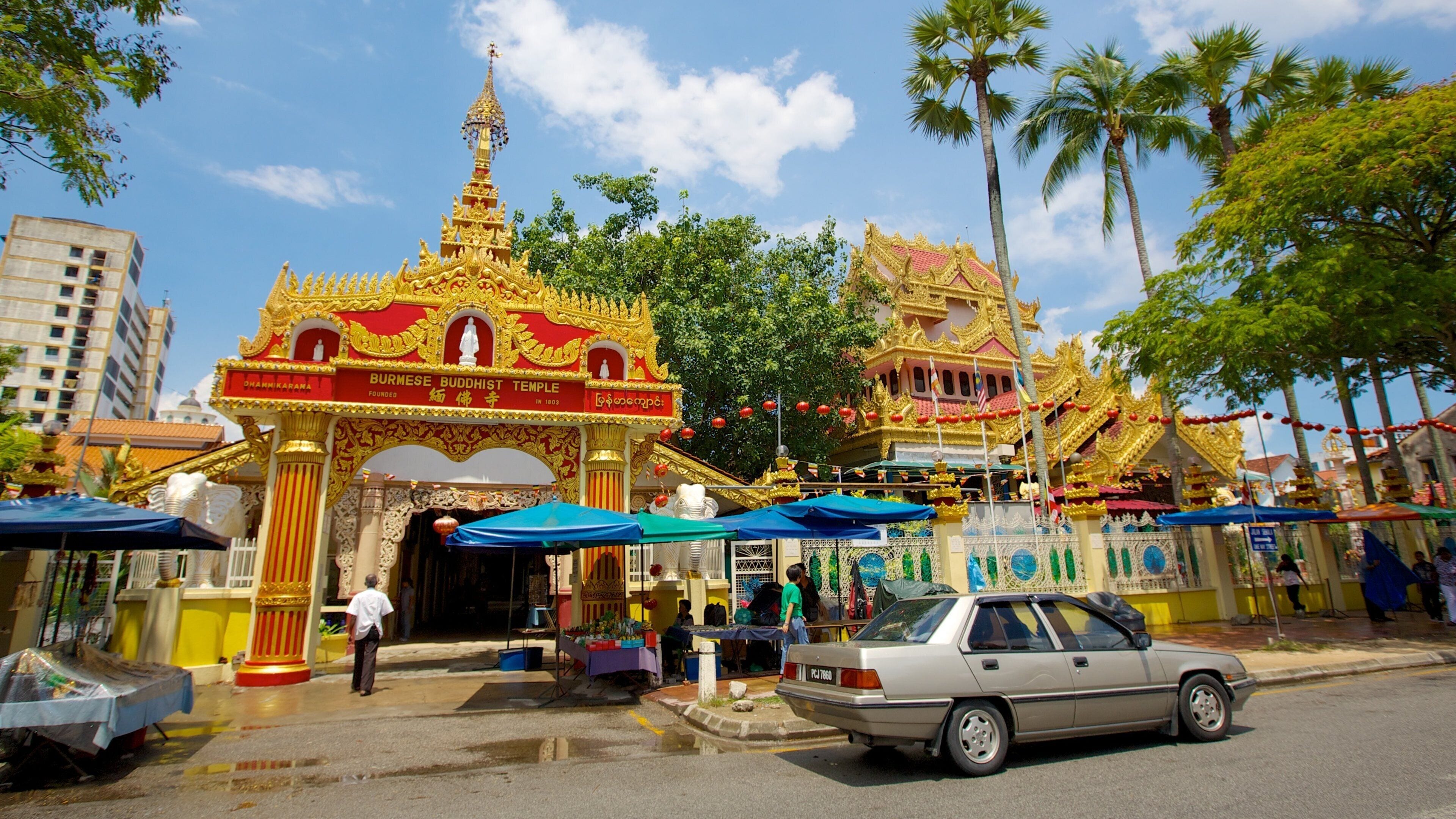 Templo Budista de Dhammikarama Burmese que inclui um templo ou local de adoração, arquitetura de patrimônio e aspectos religiosos