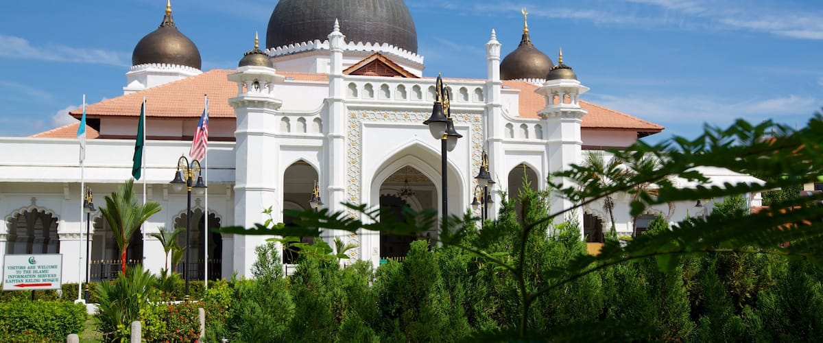 Kapitan Keling Mosque which includes a mosque, religious aspects and heritage architecture