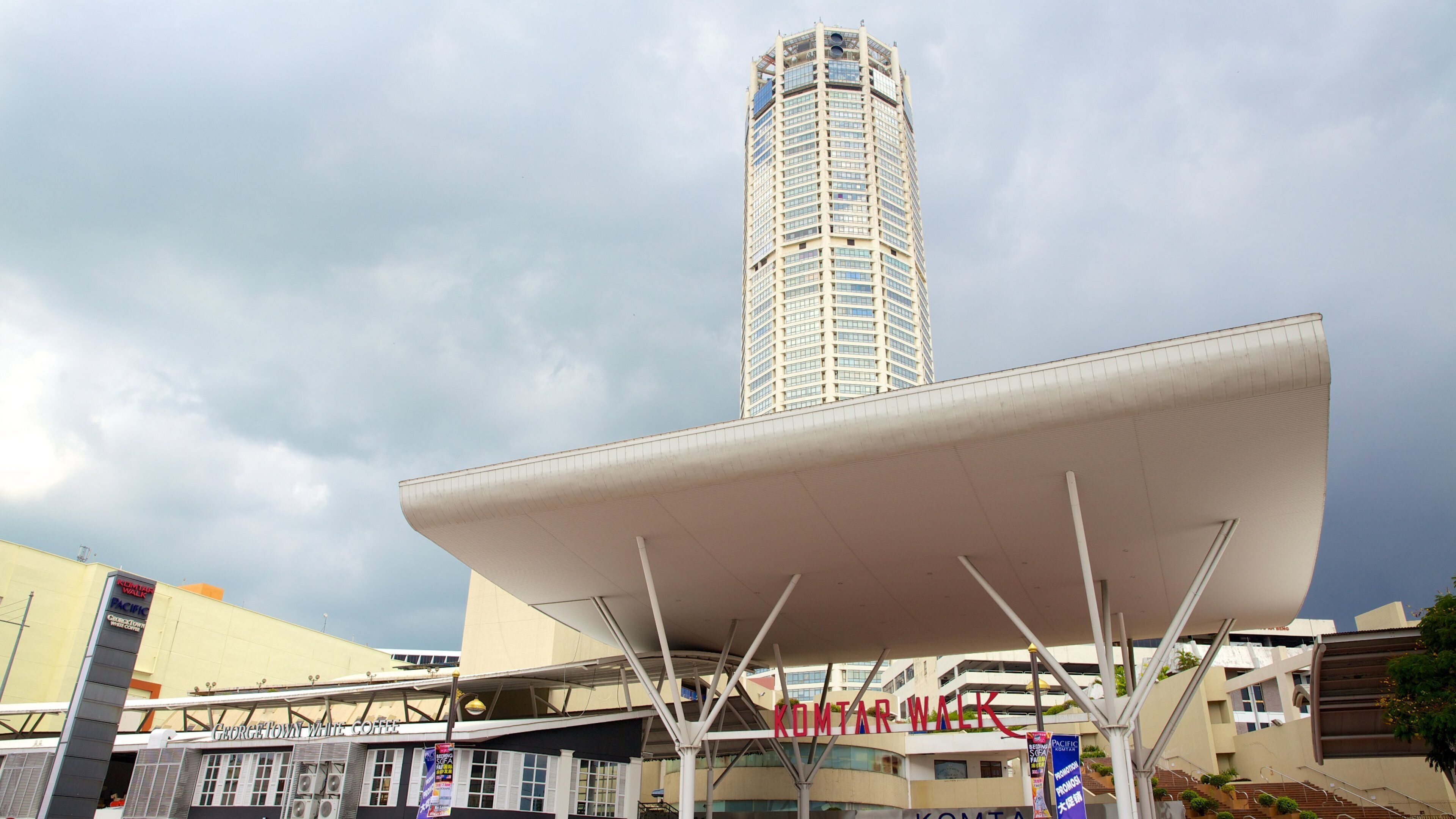 KOMTAR toont hoogbouw en een stad
