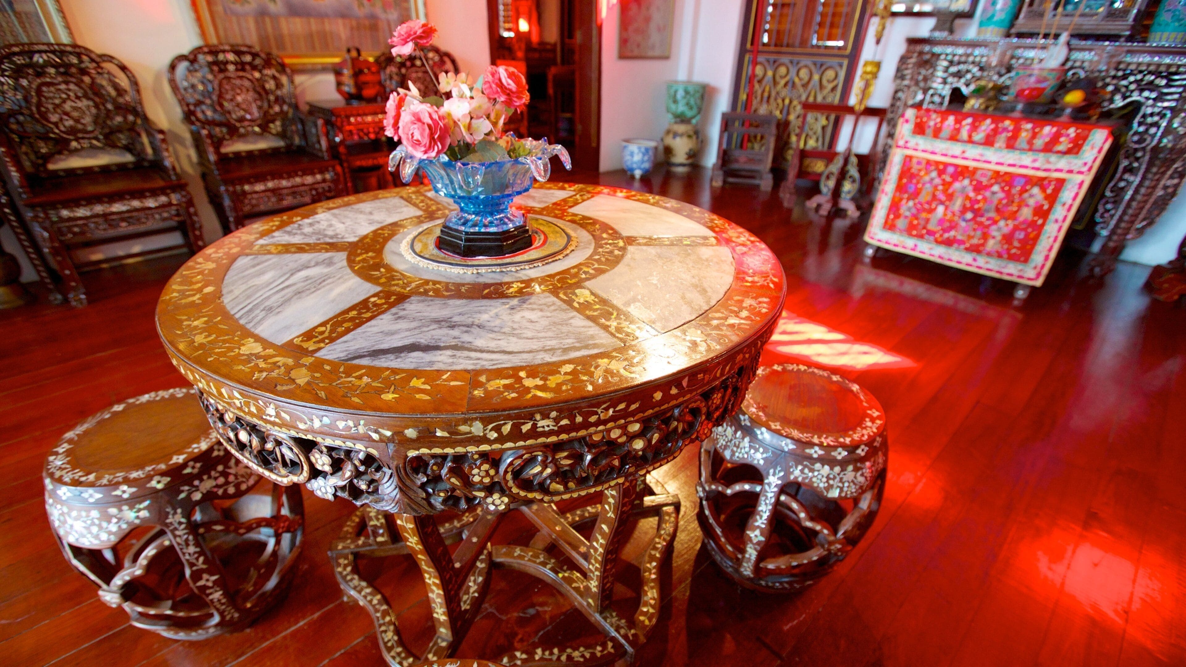 Pinang Peranakan Mansion showing interior views and a castle