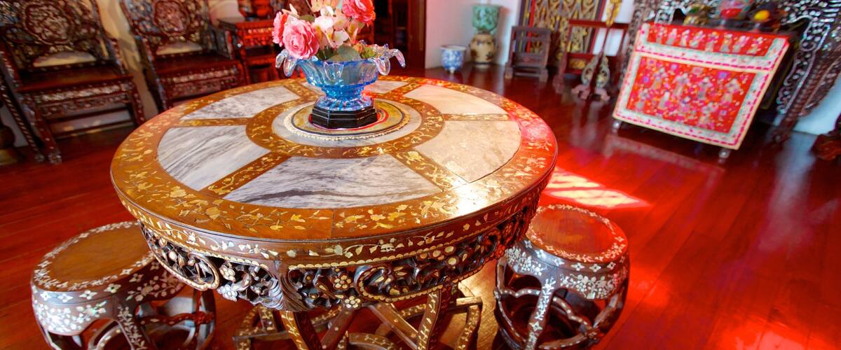 Pinang Peranakan Mansion showing a castle and interior views