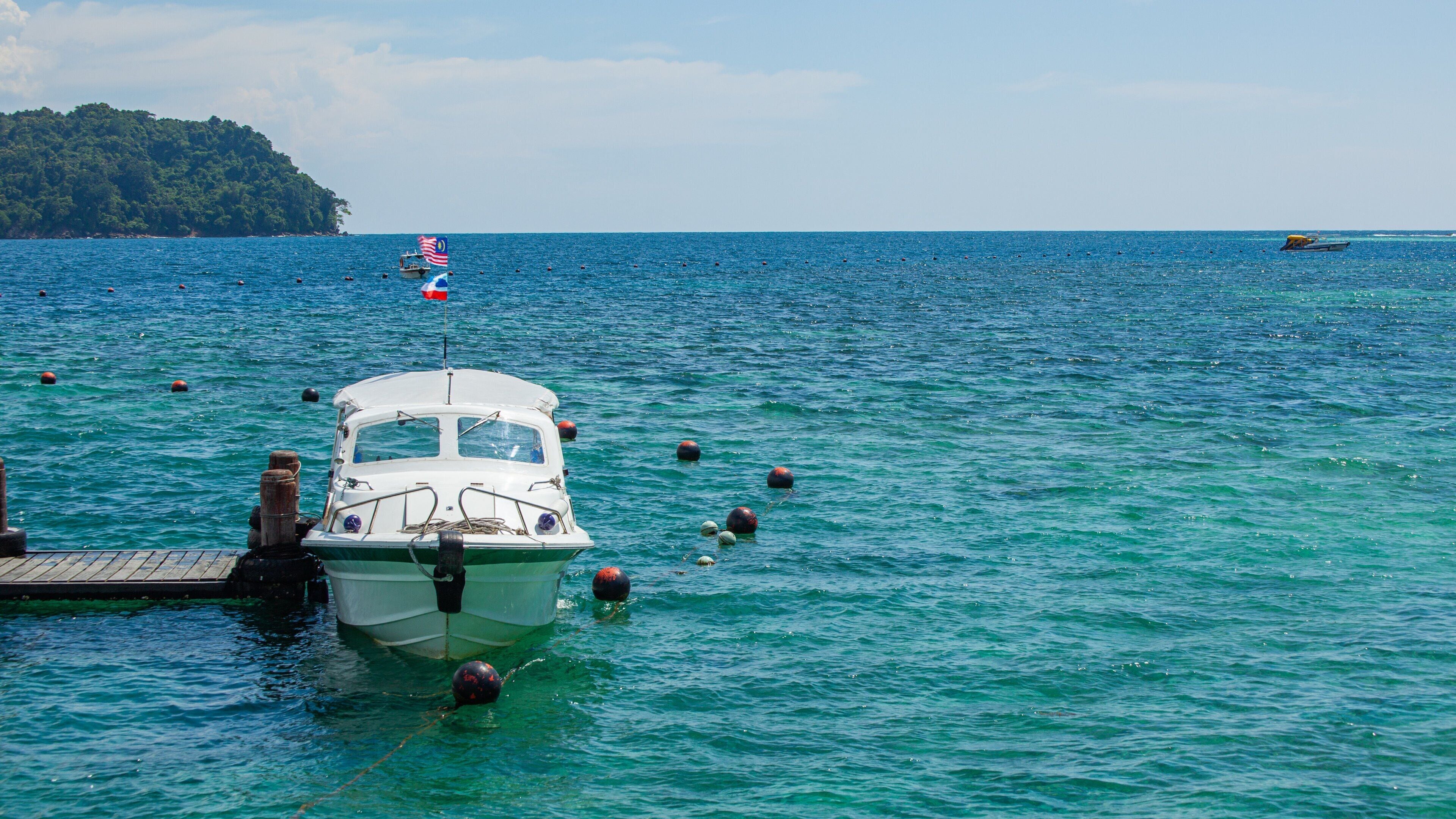 Tunku Abdul Rahman Park showing general coastal views