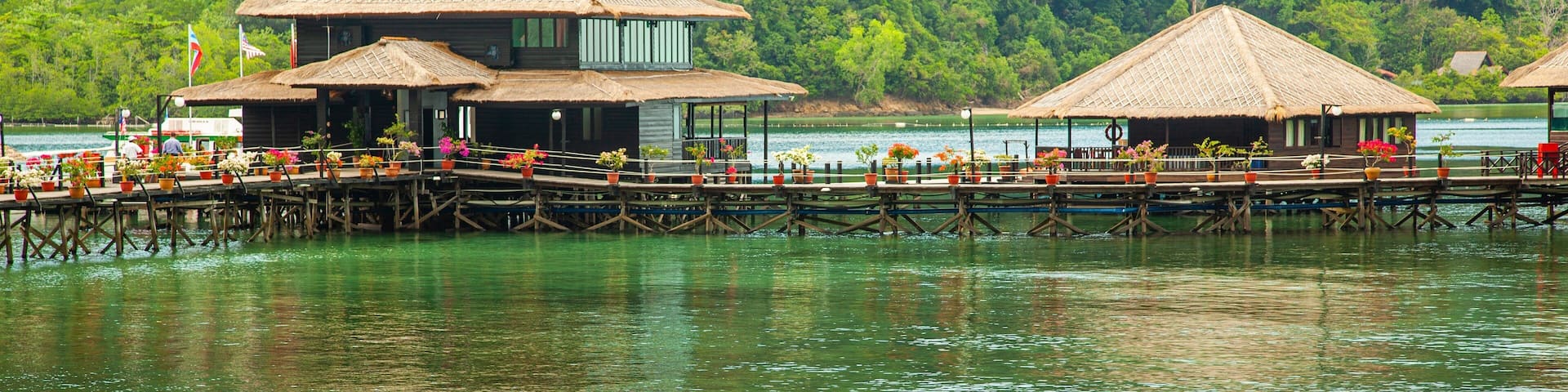 Tunku Abdul Rahman Park showing general coastal views and tropical scenes